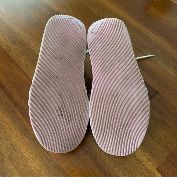 Pure Energy Sneakers - Picture 6 of 7